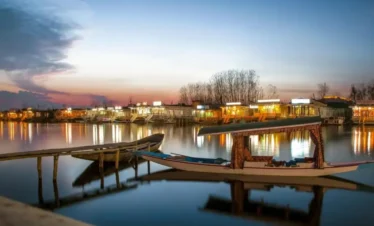 Dal Lake - Kashmir Taxi package